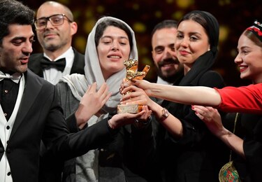 Película de disidente iraní se lleva el Oso de Oro en la Berlinale