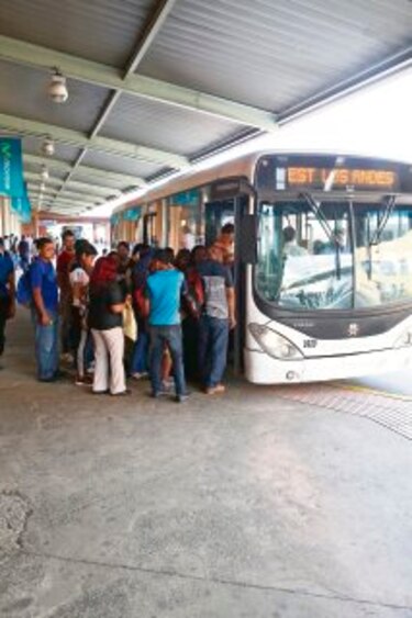 Mi Bus, en la mira de la Autoridad de Tránsito y del Ministerio de Trabajo