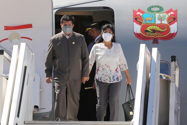 Esposa de Castillo abandona Perú con destino a México junto al embajador