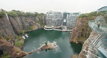 Una cantera transformada en hotel 5 estrellas en China
