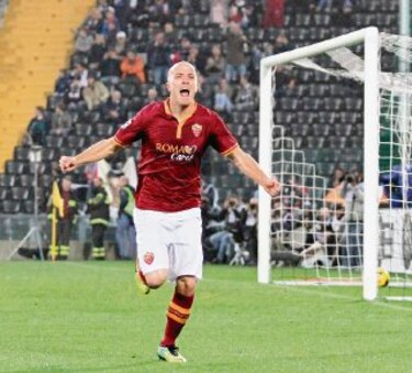 Roma gana su noveno al hilo