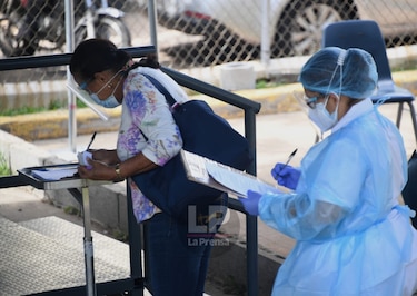 Autoridades de Salud siguen evaluando el uso obligatorio de pantallas faciales
