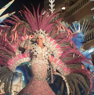 Las Tablas celebra el año nuevo con inédito recorrido de tres reinas en el Parque Porras