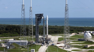 La Nasa lanza la primera sonda para recoger muestras de polvo de un asteroide