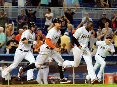 Marlins completan barrida en casa ante los Mets