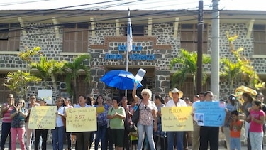Exigen nombramiento de director en plantel educativo de Guararé