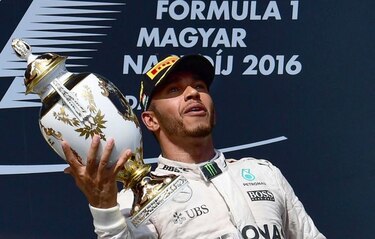 Hamilton gana en Hungría y le arrebata liderato a Rosberg
