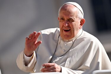 El papa Francisco frente a un histórico conflicto: defiende a las suegras, pero les advierte cómo tratar a las nueras