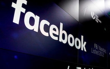 Facebook lanza una pantalla inteligente para hacer videollamadas