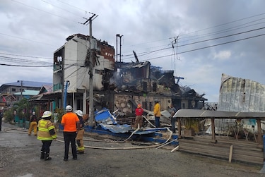 Bomberos realizan investigaciones tras el incendio en Isla Colón, Bocas del Toro 