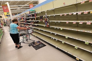 El huracán Florence se debilita pero sigue siendo peligroso