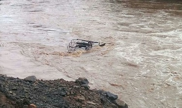 Sinaproc monitorea ríos en Azuero; fuerte corriente arrastra picop  en Pesé