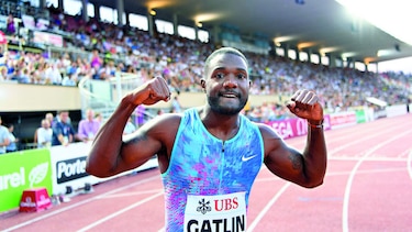 Justin Gatlin domina en los 100 metros planos
