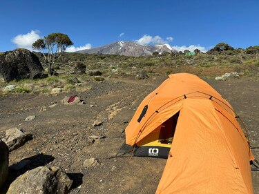 Cómo plantar la bandera panameña en la cima del Kilimanjaro a los 80 años