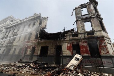 Crisis en Perú: atacan y queman una comisaría policial 