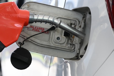 Gasolina y diésel bajan de precio este viernes en todo el país