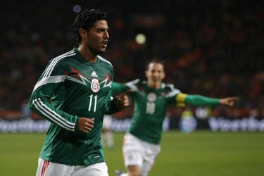 México vence 3-2 a Holanda con doblete de Carlos Vela
