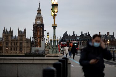 Londres anula fiestas de Año Nuevo por Ómicron