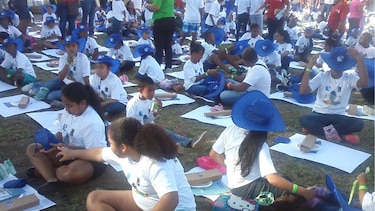 Niños y jóvenes colonenses pintan al estilo Modigliani