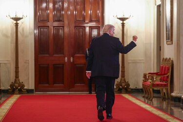 Trump dice que ‘pronto’ sabrán cuál será su represalia por el ataque a su embajada en Riad