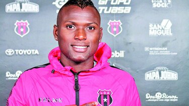 Arroyo llega al fútbol tico para reforzar al Alajuelense