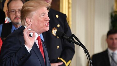 Trump se queja en Twitter porque lo están investigando