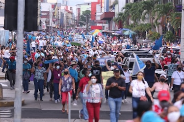 Docentes decretarán paro indefinido de labores; aducen que autoridades no presentan propuestas