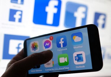 ‘Matan gente’ o ‘Salvan vidas’: Biden y Facebook chocan por desinformación sobre vacunas
