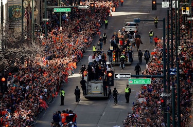 Denver festeja el campeonato de Super Bowl de los Broncos