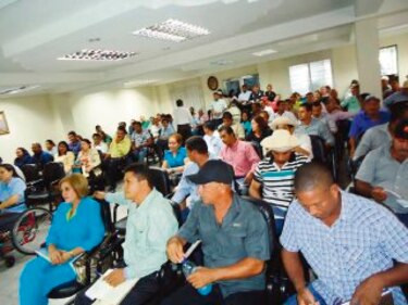 Representantes en Herrera solicitan aumento salarial