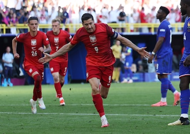 Francia y Mbappé mejoran sin premio