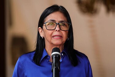 La ‘histórica’ reunión de Delcy Rodríguez con el director de la CIA, el primer alto representante de Estados Unidos en visitar Venezuela desde la captura de Maduro