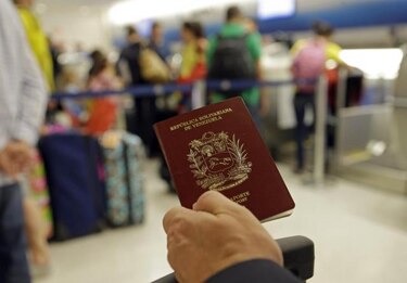 Venezuela suspende ajuste cambiario boletos aéreos