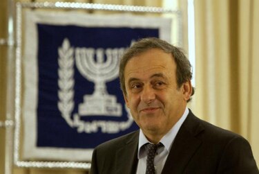 Platini apoya las investigaciones de la FIFA sobre Catar 2022