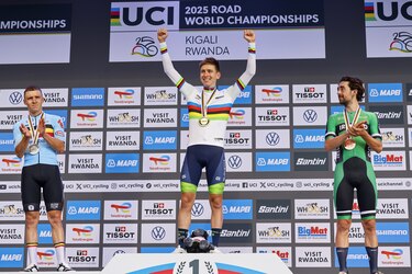 Tadej Pocagar se mantiene en la cima del ciclismo