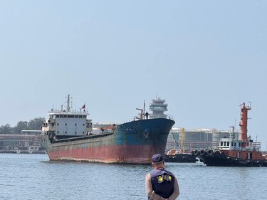 Taiwán detiene a un carguero vinculado a China por cortar presuntamente un cable submarino