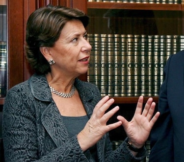 Embargan bienes a exministra de Zapatero en caso de corrupción