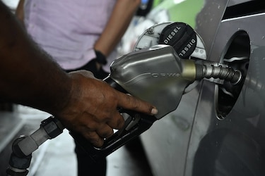 Promulgan resolución sobre el congelamiento del precio del combustible en $3.95