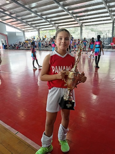 Estudio, baloncesto y sueños: la inspiradora historia de Annalucía y Mía Bethancourt