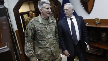 El jefe del Pentágono visita Afganistán tras el letal ataque de los talibanes