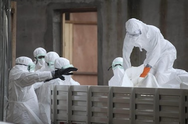 Confirman contagio de médico que trató a primer fallecido por ébola en Nigeria