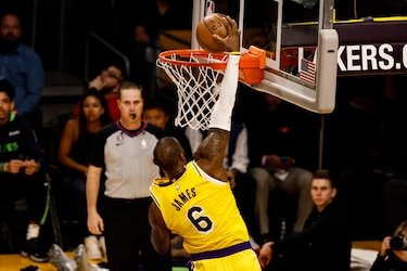 LeBron frustra a los Wolves y devuelve los ‘playoffs’ a los Lakers