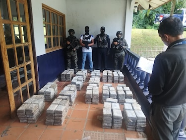 Condenan a 94 y 48 meses de prisión a dos implicados en el decomiso de 300 kilos de cocaína en Brisas del Golf