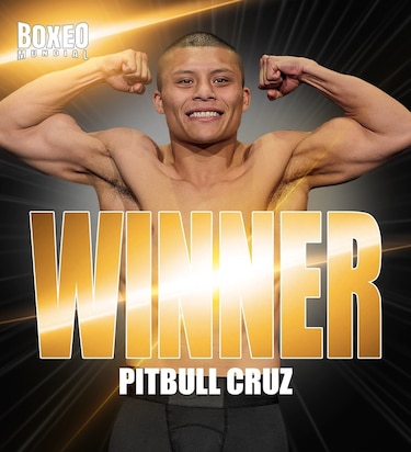 ‘Pitbull’ Cruz destrona al estadounidense Romero y es el nuevo monarca superligero de la AMB