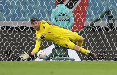 Batshuayi y Courtois rescatan tres puntos para Bélgica
