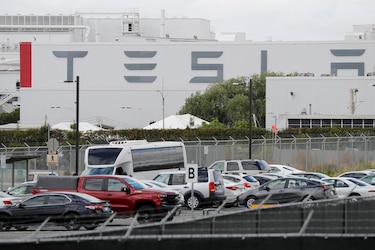 Las ventas mundiales de vehículos de Tesla caen en 2024 por primera vez en más de una década