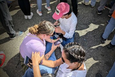 Con miedo, tristeza y ganas de emigrar: así se sienten muchos jóvenes en Venezuela tras el 28 de julio