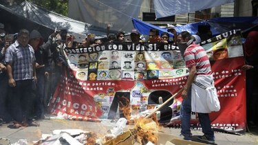Saquean mesas de votación y queman urnas en la ciudad mexicana de Oaxaca