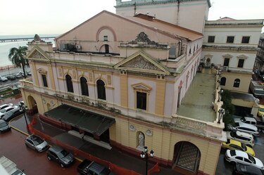 Un patronato para salvar el Teatro Nacional
