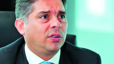 Rubén De León esconde información